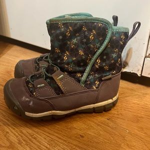 Kids Keen Fleece lined boots